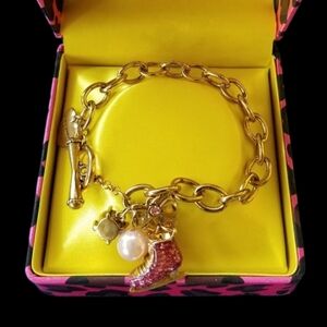 ⛸️🩷Betsey Johnson Ice Skating Winter Charm Bracelet - NWOT / Has Box⛸️🩷